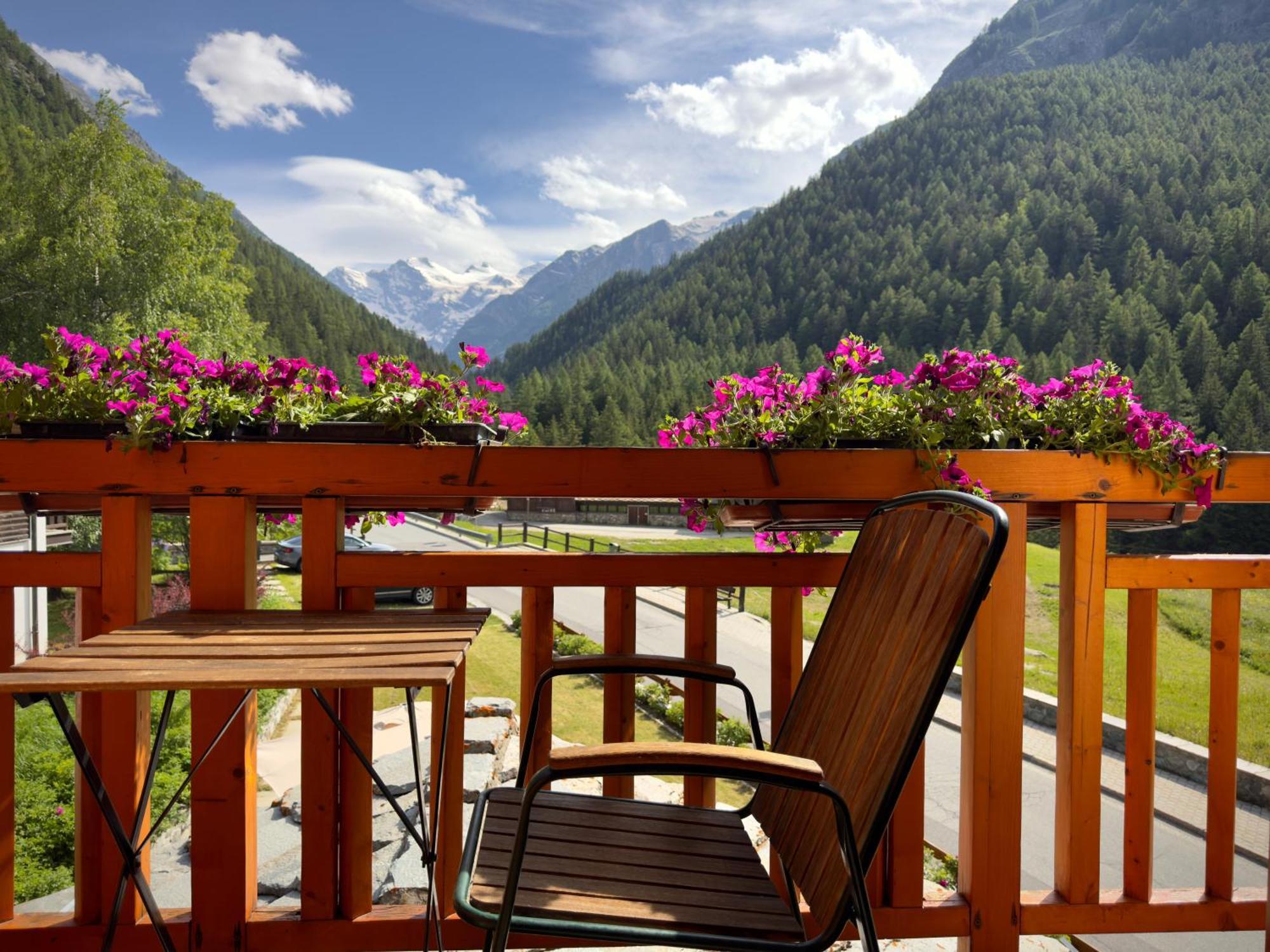 Hotel Le Bouquet Cogne Extérieur photo