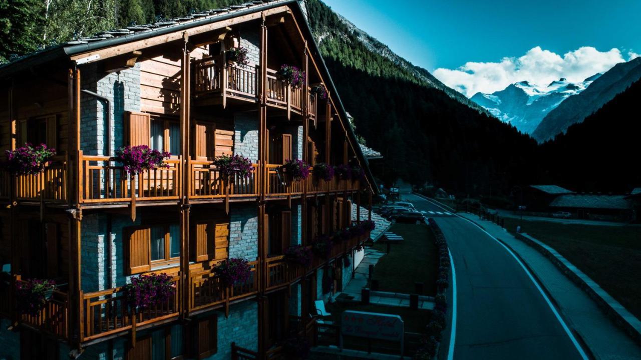 Hotel Le Bouquet Cogne Extérieur photo