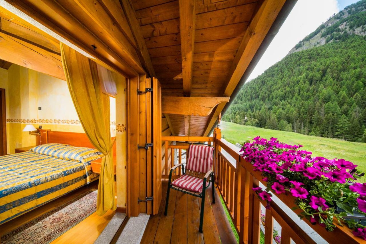 Hotel Le Bouquet Cogne Extérieur photo